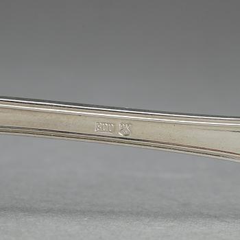 BESTICKSERVIS, 24 delar, låghaltigt silver, oidentifierade stämplar, 1900-tal. Vikt ca 708g.