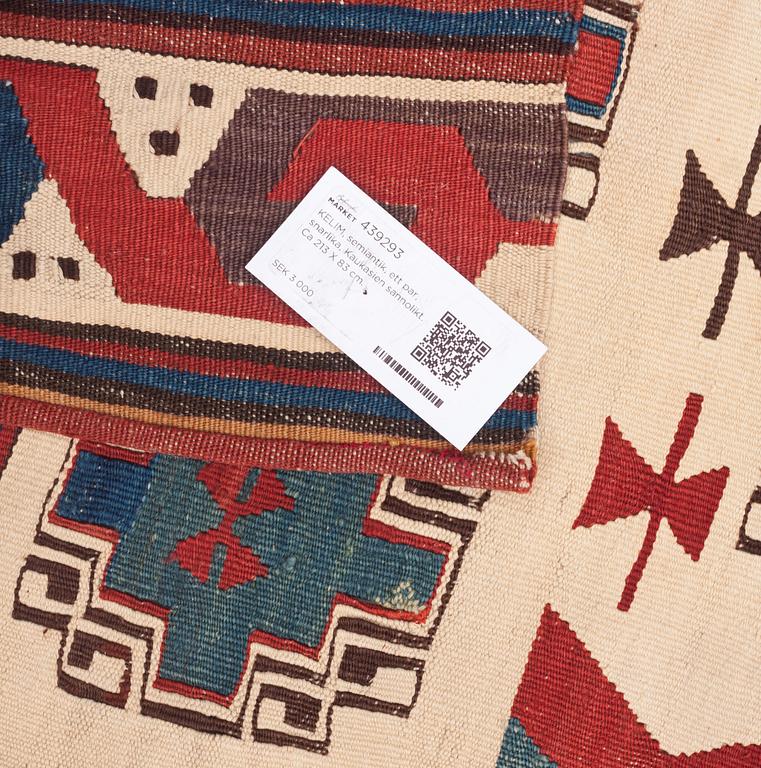 KELIM, semiantik, ett par, snarlika, Kaukasien sannolikt. Ca 213 X 83 cm.