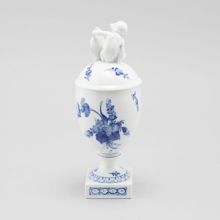 LOCKURNA, porslin, "Blå Blomst", Royal Copenhagen, Danmark, 1900-talets treje kvartal.