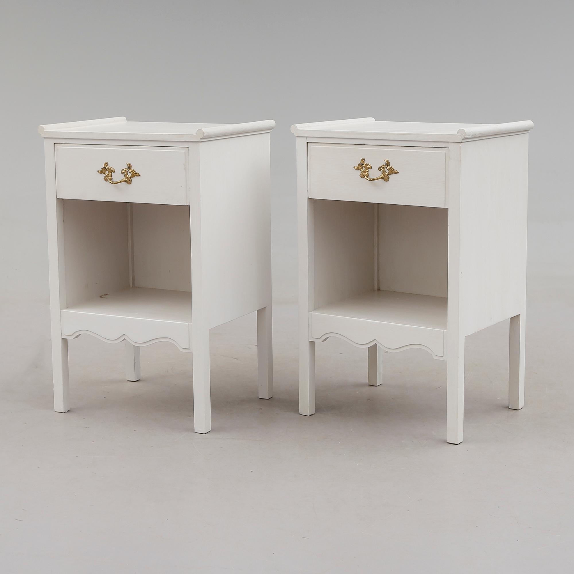 SÄNGBORD, 1 par, 1900-talets mitt.