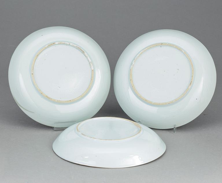 SKÅLFAT 3 st. Porslin, Kina, Qianlong (1736-1795).