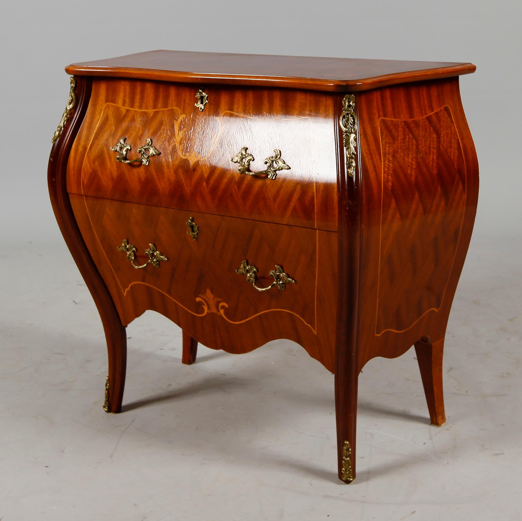 BYRÅ, rokokostil, 1900-talets andra hälft.