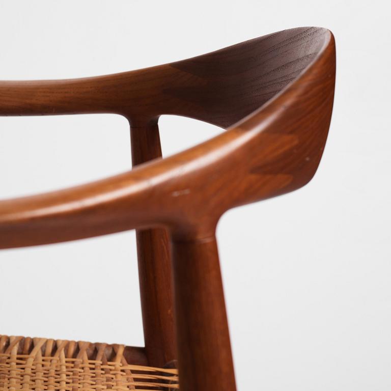 Hans J. Wegner, a pair of "The Chair", JH501, Johannes Hansen, Denmark.