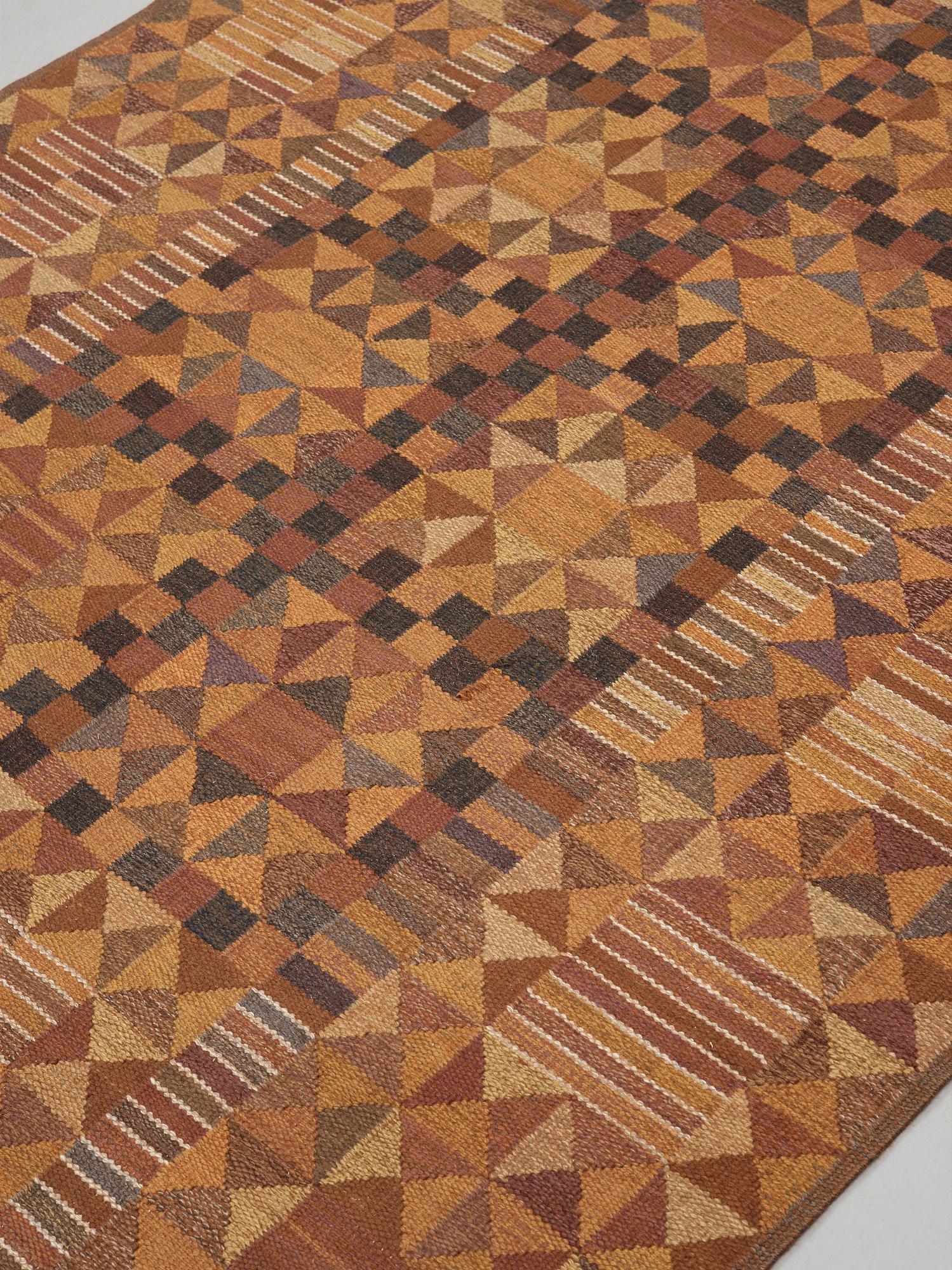 Marianne Richter, MATTA. "Rubirosa, brun". Gobelängteknik. 247 x 175,5 cm. Signerad AB MMF MR.