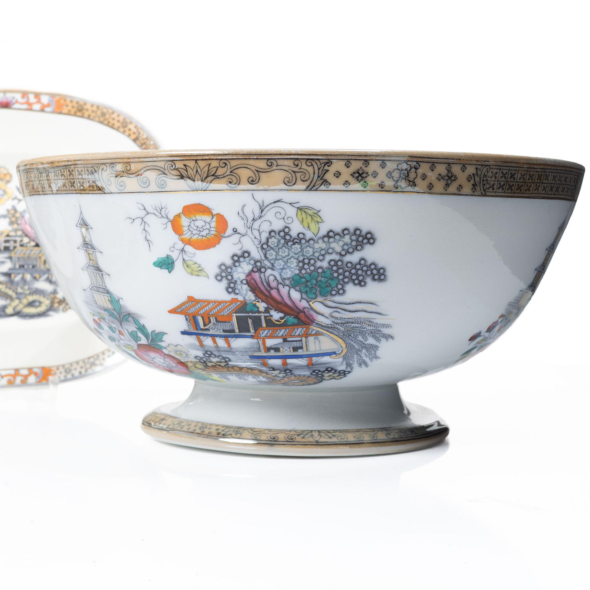 A Swedish "Japan" creamware dinner service, Rörstrand, 1866-1925. (c. 80 pieces).