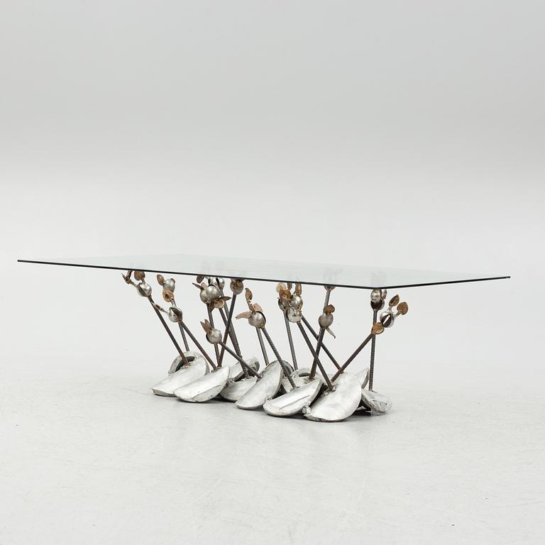 Renaud Vassas, a coffee table.