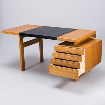 Olavi Hänninen, A 1960s 'Paletti' writing desk for HMN Huonekalu Mikko Nupponen, Lahti, Finland.