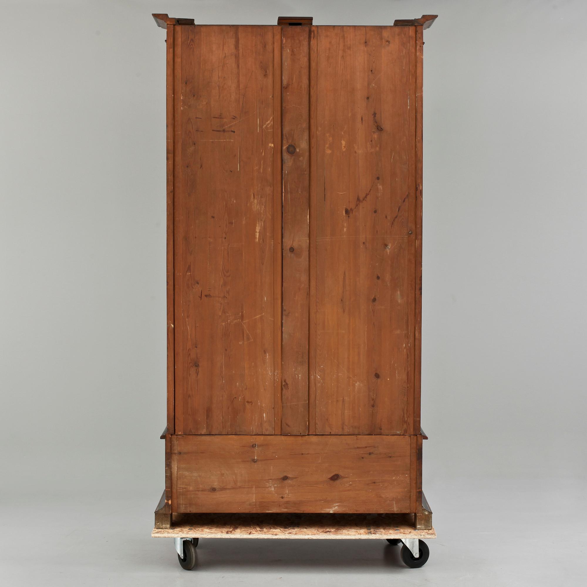 BOKSKÅP, nyrenässans, 1800-talets andra hälft.