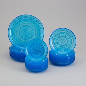 A set of 20 glass plates "Kastehelmi" by Oiva Toikka, Iittala.