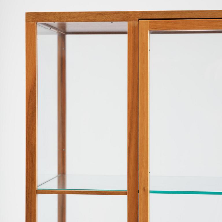 Josef Frank, a walnut showcase cabinet model "B 2077", Firma Svenskt Tenn.