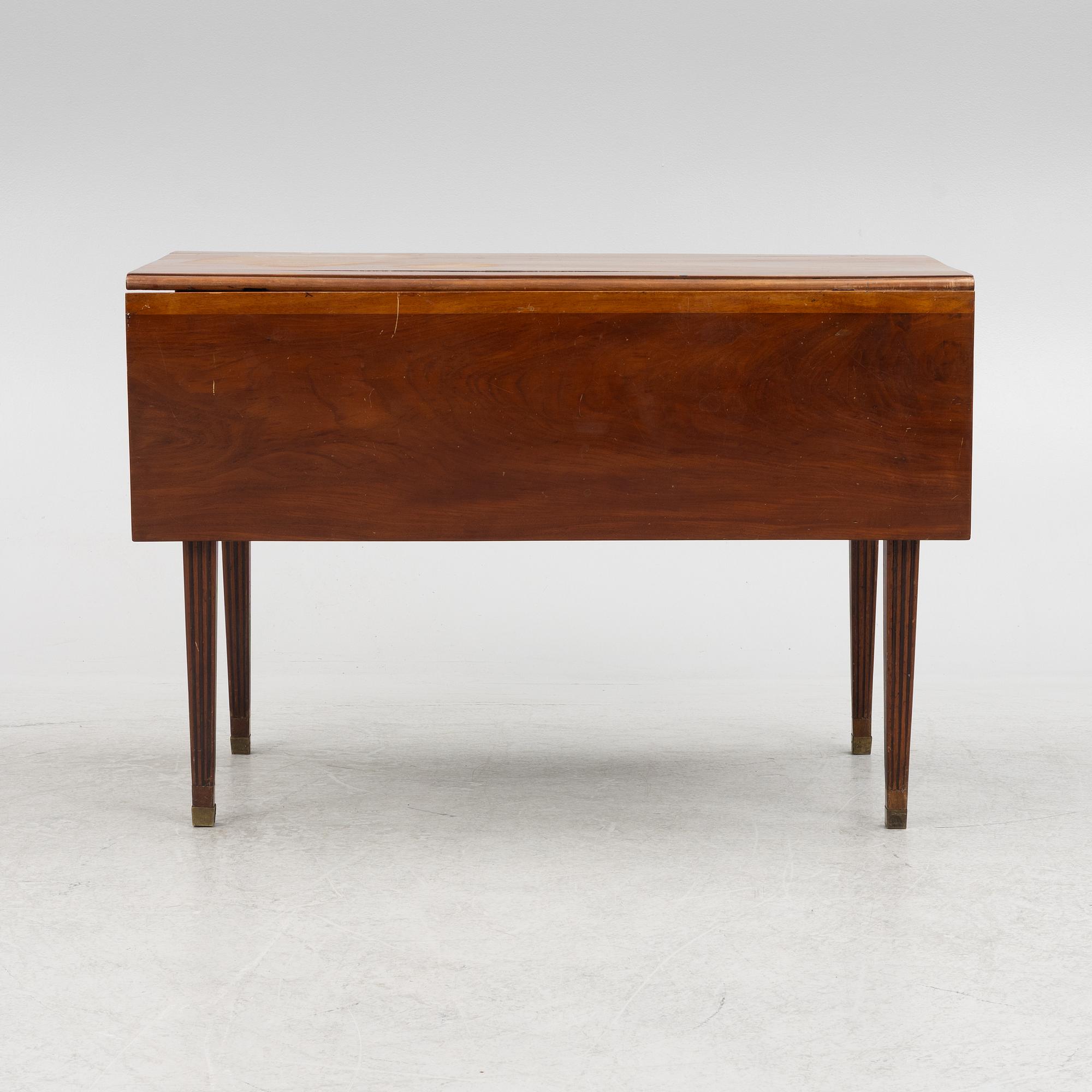 Table with drop leaves, 19th century.