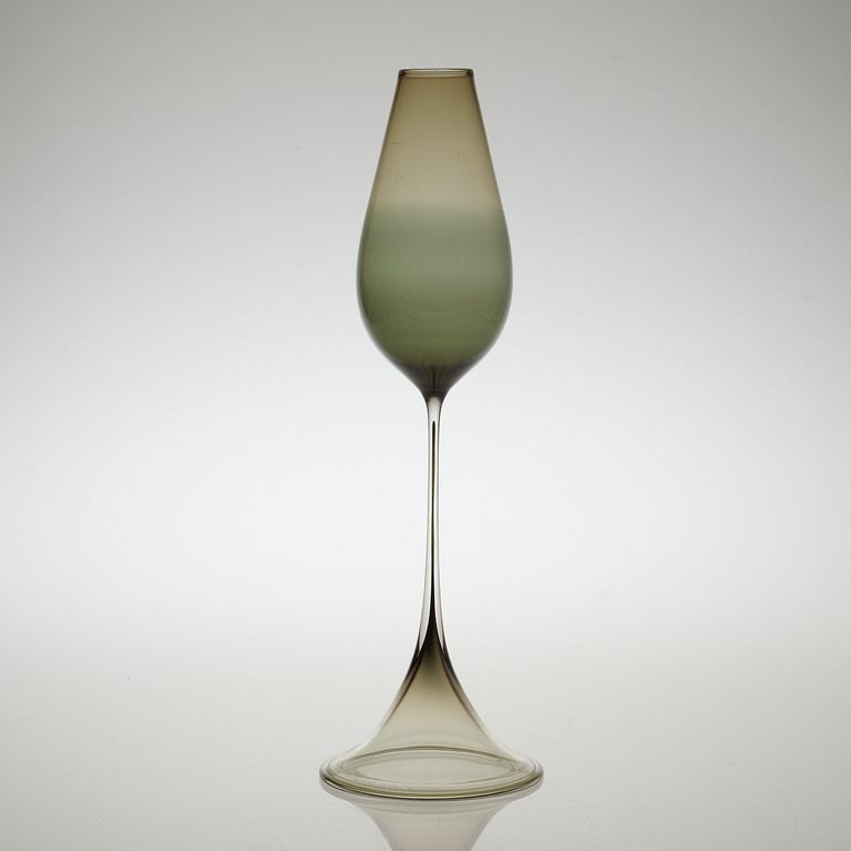 A Nils Landberg glass goblet, Orrefors.