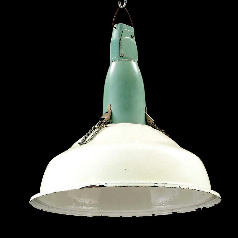 INDUSTRILAMPOR, ett par, Ryssland, 1900-talets andra hälft. Höjd 40 cm.