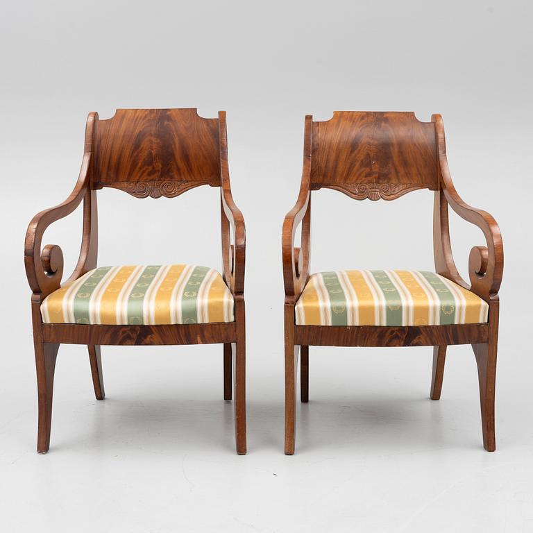 Karmstolar, ett par. Ryssland/Baltikum. 1800-tal.