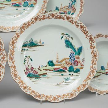 A famille rose dinner service, Qing dynastiy, Qianlong (1736-95). (30 pieces).
