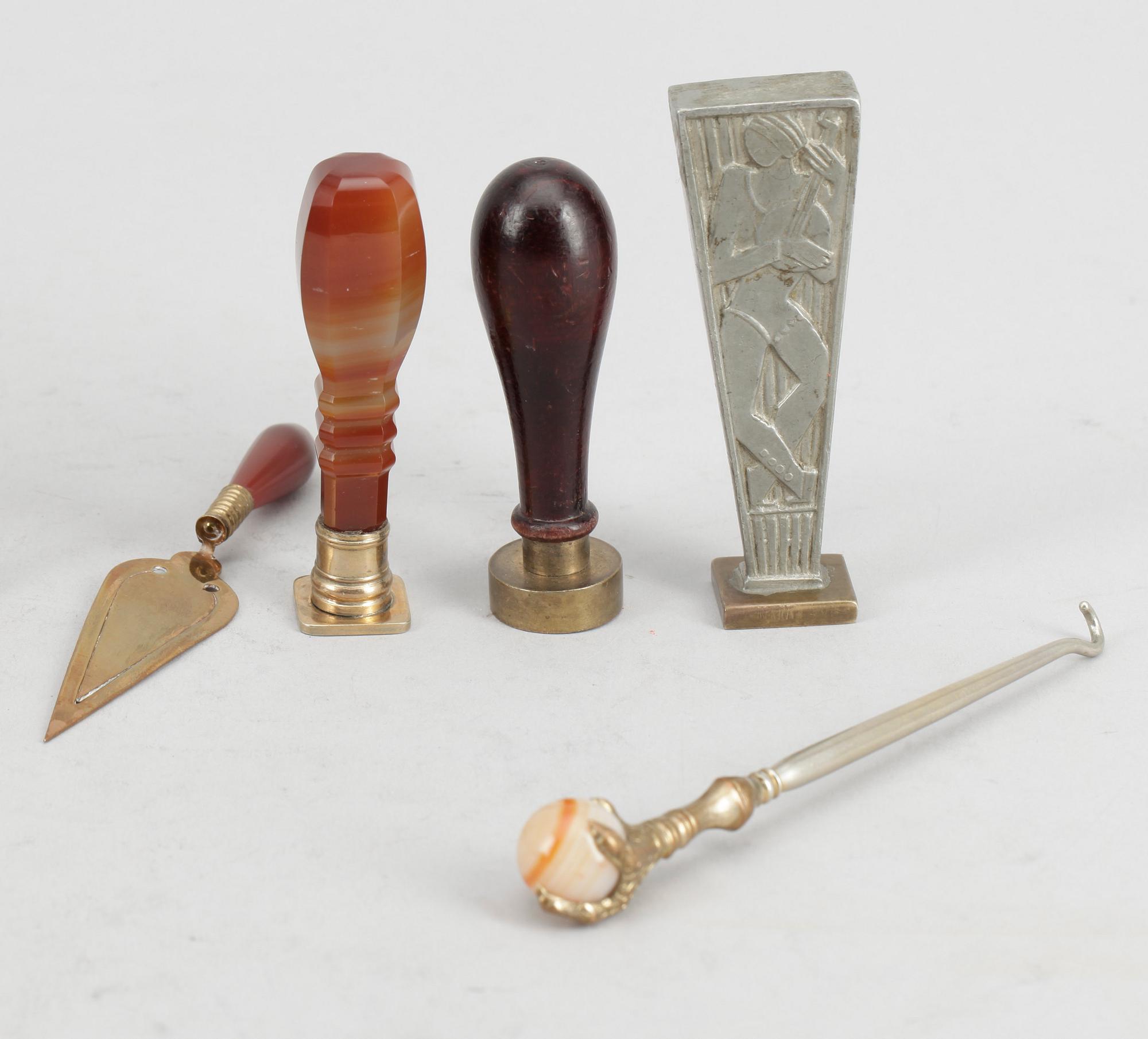 SIGILL, 8 st, bland annat agat och mässing, 1800/1900-tal.
