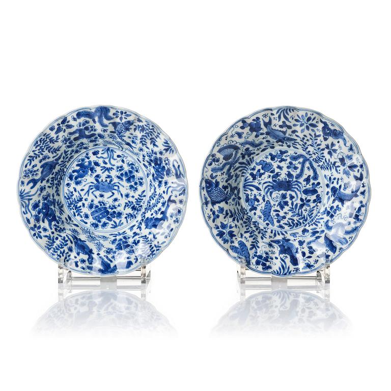 A pair of blue and white dishes, Qing dynasty, Kangxi (1662-1722).