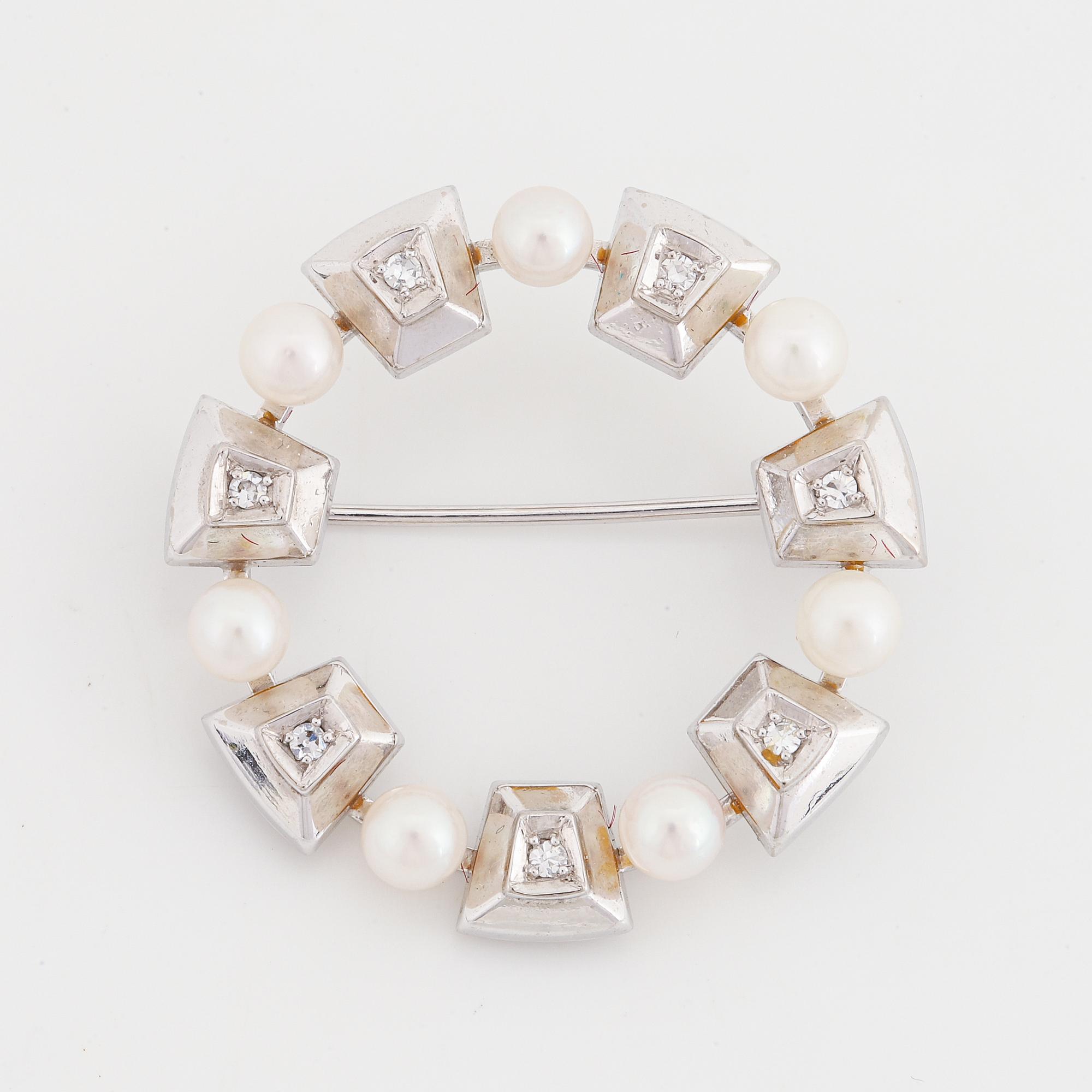 Pearl and eight cut diamond brooch.