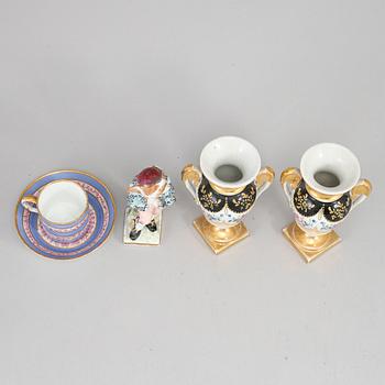 A group of European ceramics, circa 1900. (4 pieces).