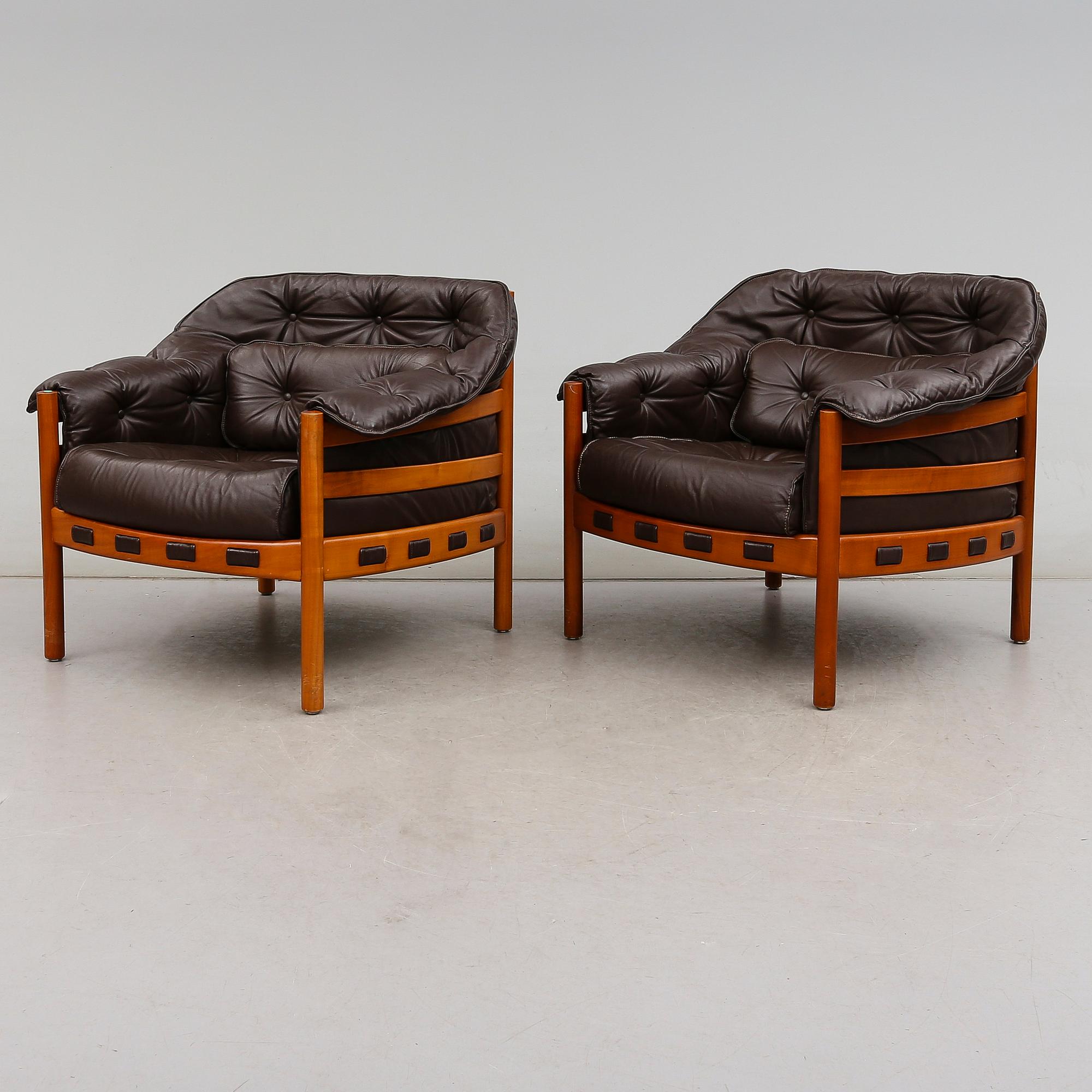 FÅTÖLJER, 1 par, 1900-talets andra hälft.