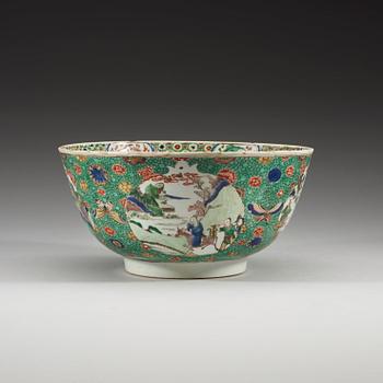 A famille verte punch bowl, Qing dynasty, Kangxi (1662-1722).