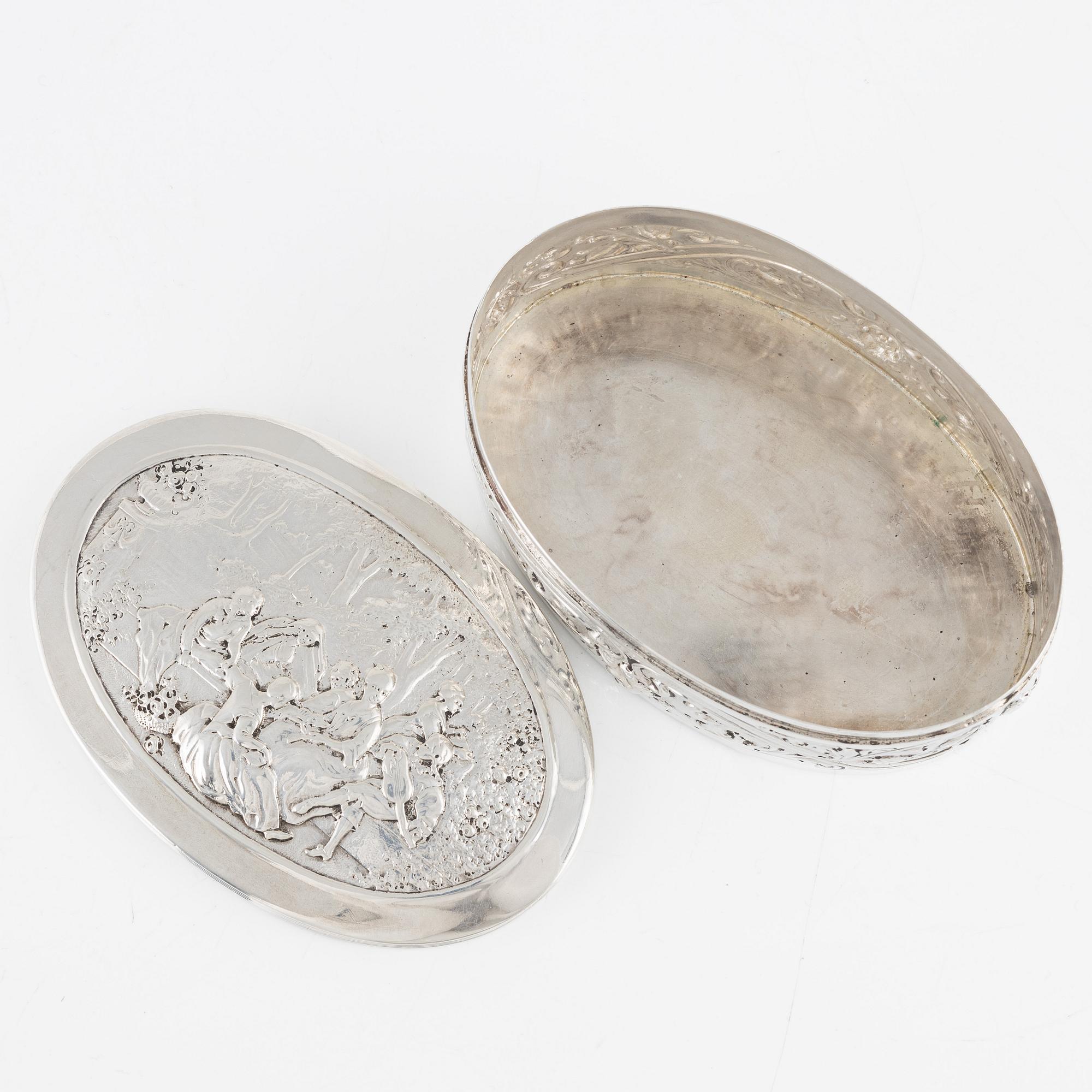 An English Silver Box, mark of Solomon Hougham, London 1799.