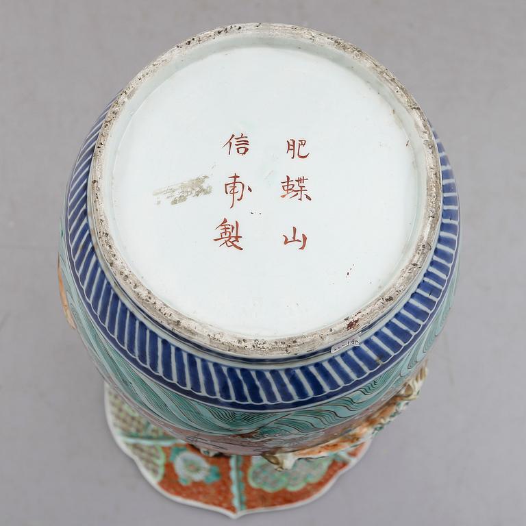 GOLVURNA, porslin, Japan, Meiji.