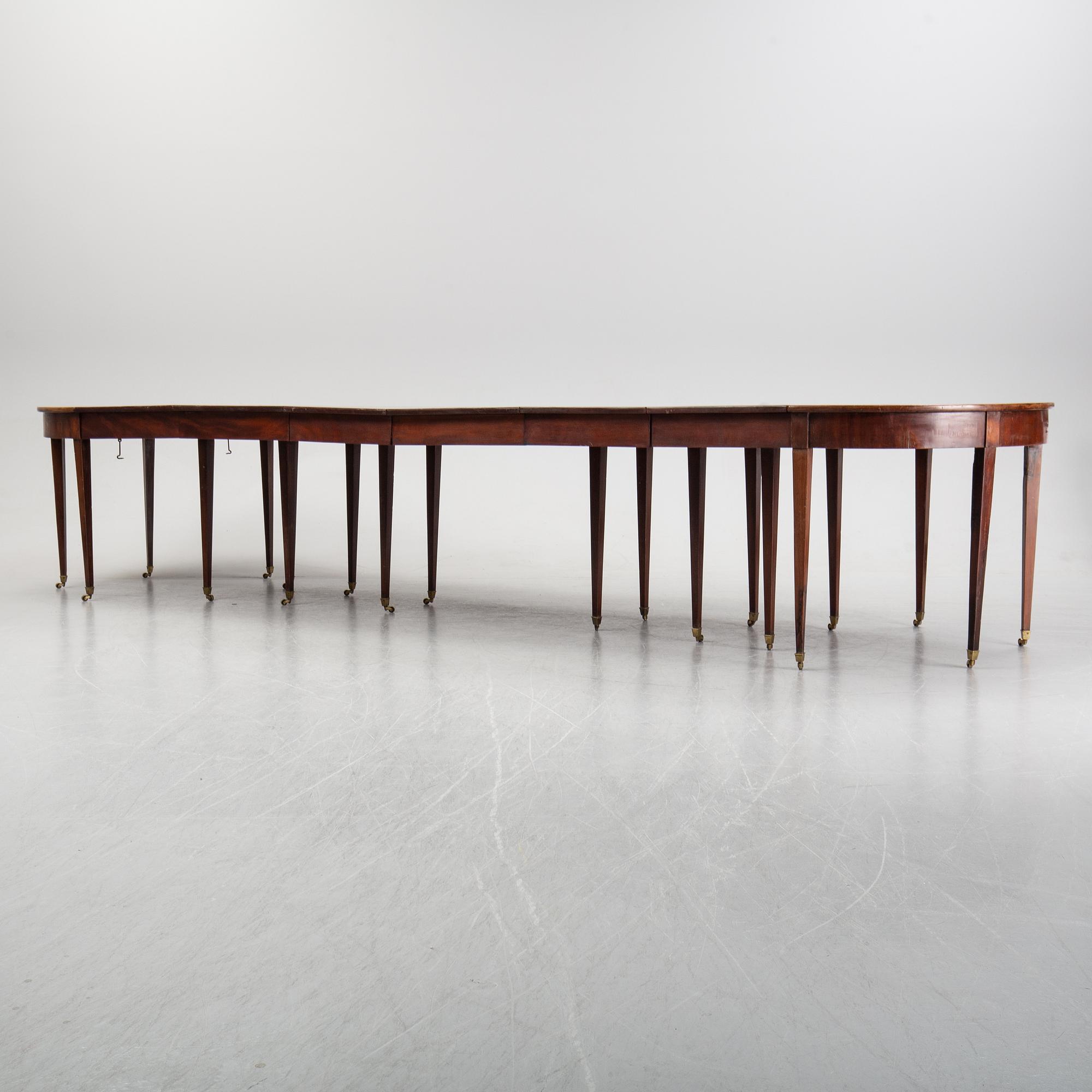 Matbord, sengustaviansk stil, mahogny, 1800-tal.