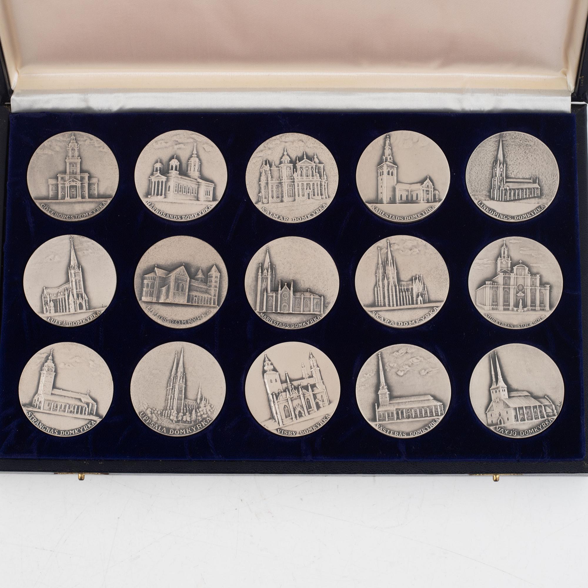 Medaljserie, 15 delar, silver, "Sveriges domkyrkor", AB Sporrong, Norrtälje, 1971-72.