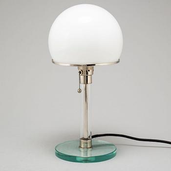 WILHELM WAGENFELD, WILHELM WAGENFELDT, bordslampa "WG24", designad för Bauhaus. Tecnolumen, Västtyskland.