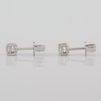 ÖRHÄNGEN, 1 par, 18K vitguld och diamanter tot ca 0.40 ct.