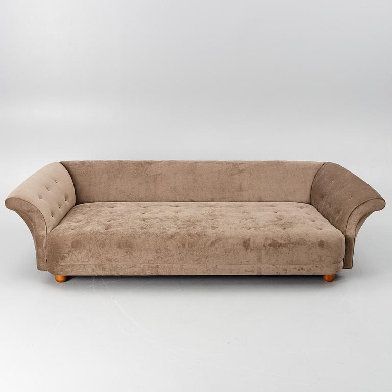 Josef Frank, a 'Liljevalchs sofa', Svenskt Tenn, 2000s.