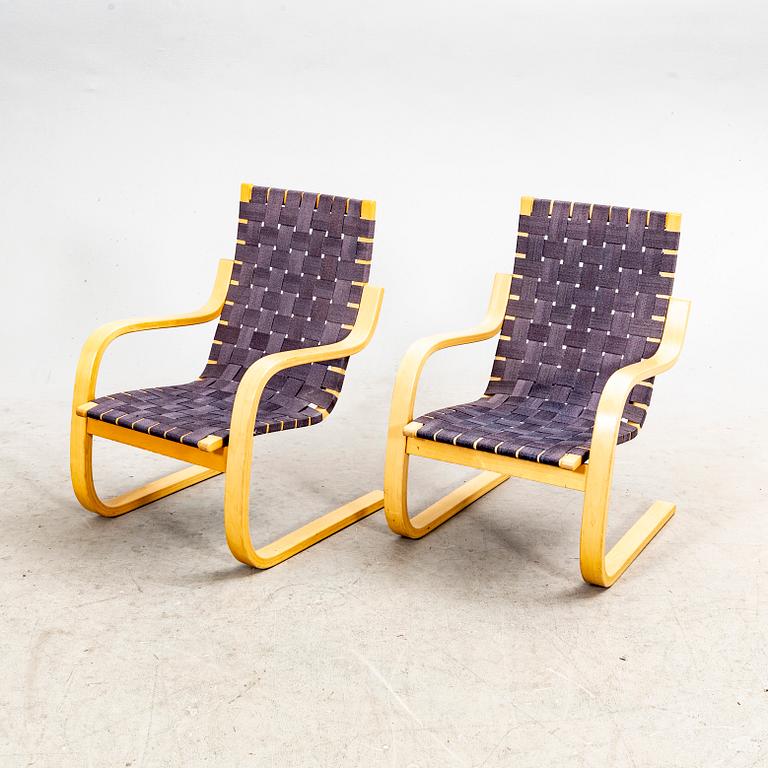 Alvar Aalto, fåtöljer ett par modellnr 406 Finland 2000-tal.