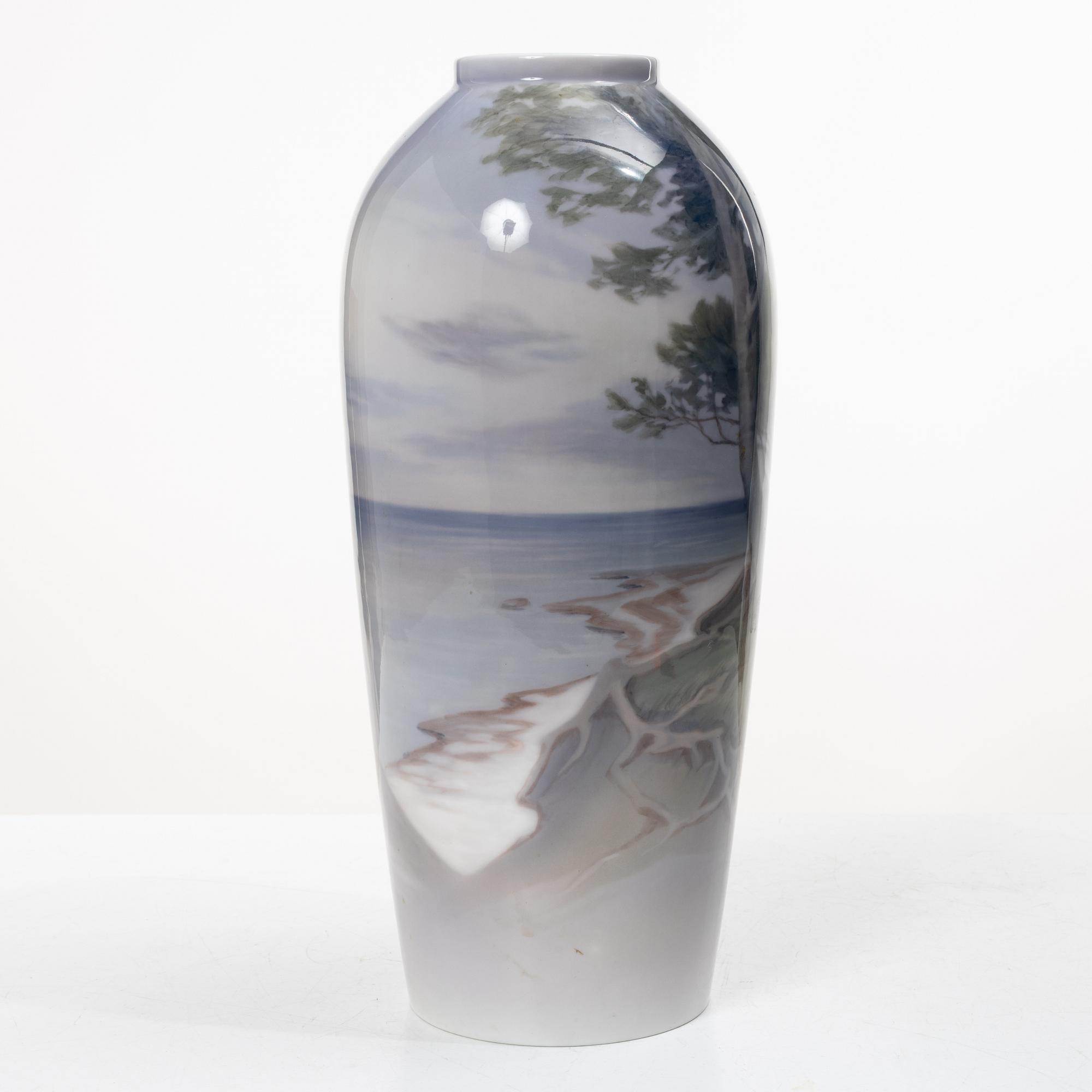 Bing & Gröndal, vase, porcelain, model 4555.