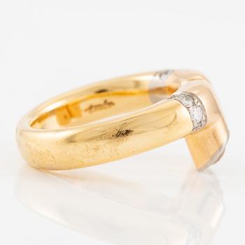 A Gaudy ring 18K gold with old-cut and brilliant-cut diamonds.