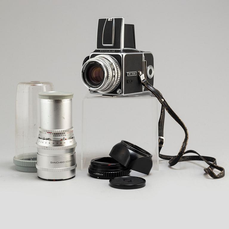 A Hasselblad 500 C with two lenses: Planar 1:2,8 80mm and Sonnar 1:5,6 250 mm.