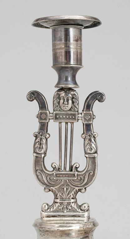 LJUSSTAKAR, ett par, silver, Petter Adolf Sjöberg, Stockholm 1828. Empire.