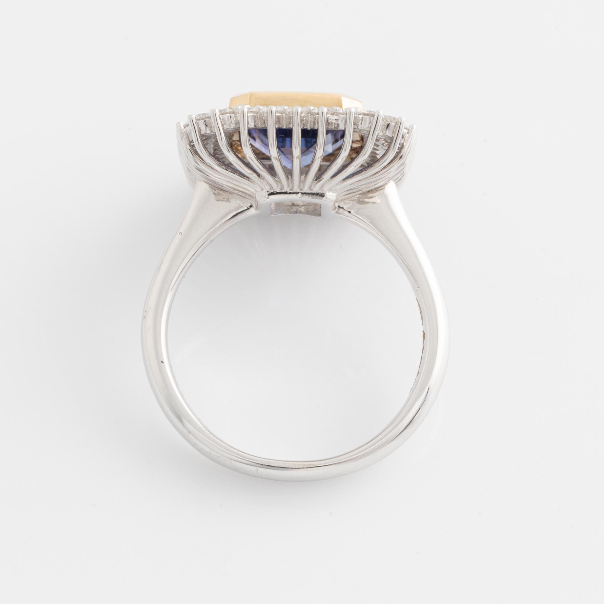 Ring, cocktail ring with tanzanite and brilliant-cut diamonds.