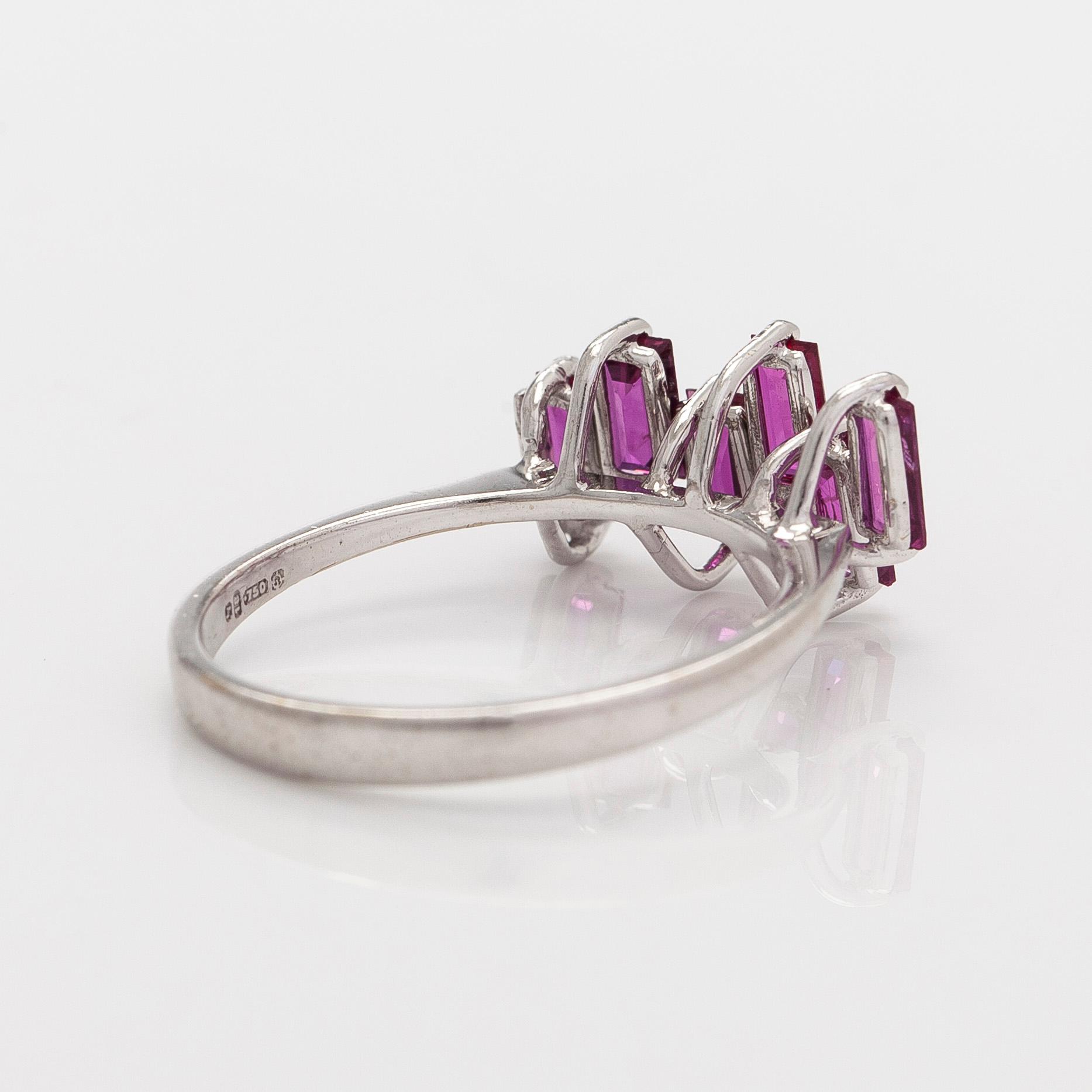 Ring, 18K vitguld med safirer.