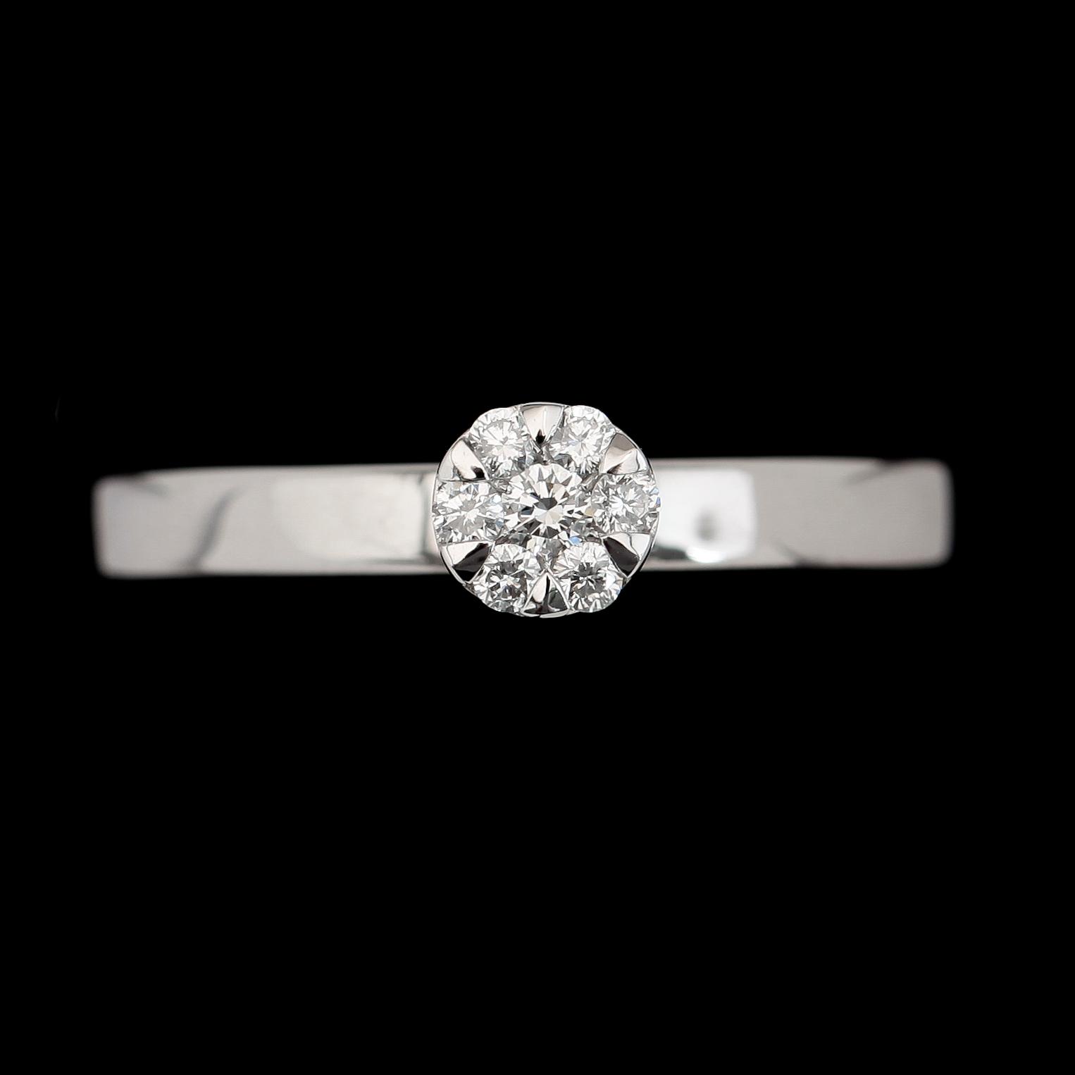 RING, 14K vitguld, briljantslipade diamanter. Vikt ca 3 g.