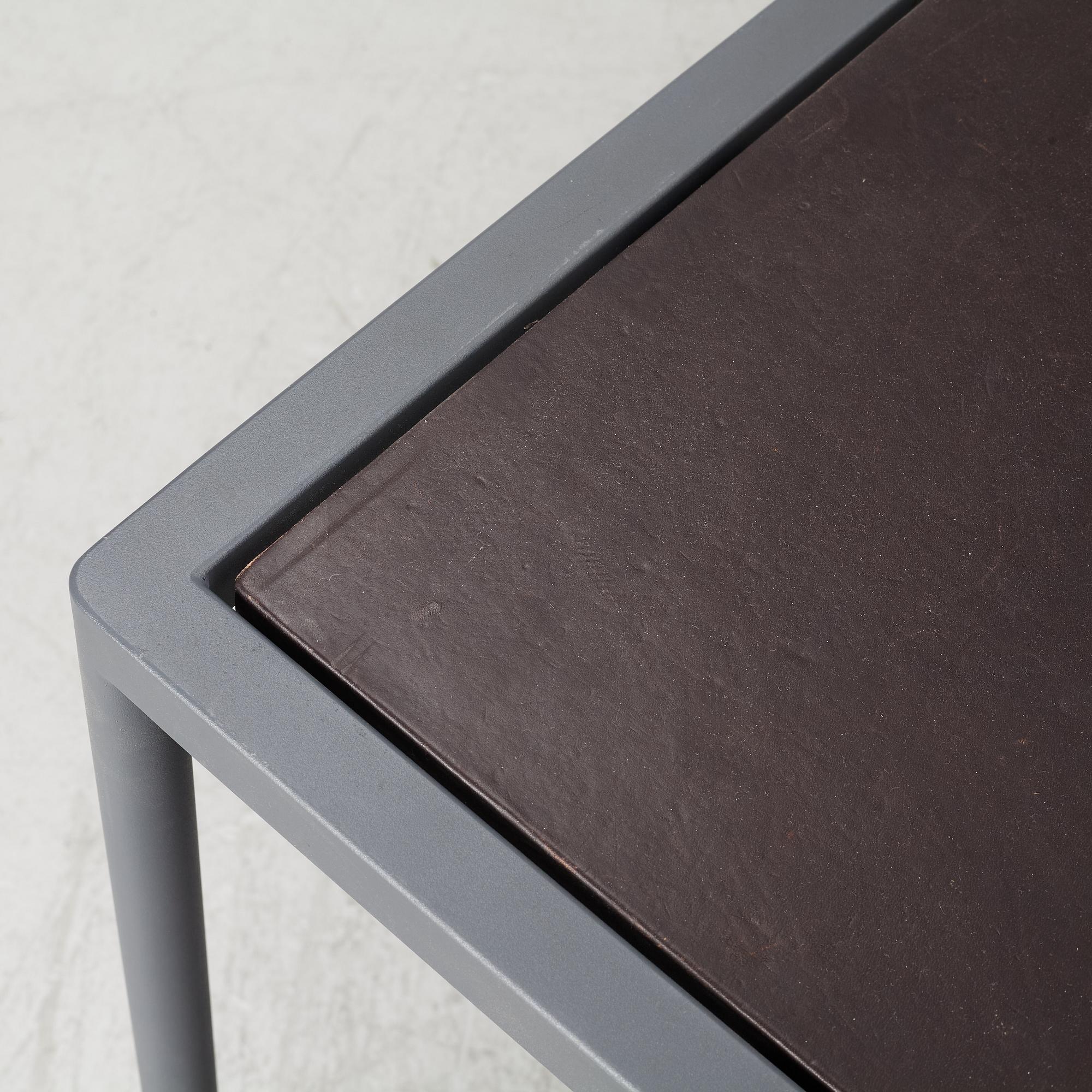 Jonas Bohlin, a dining table.