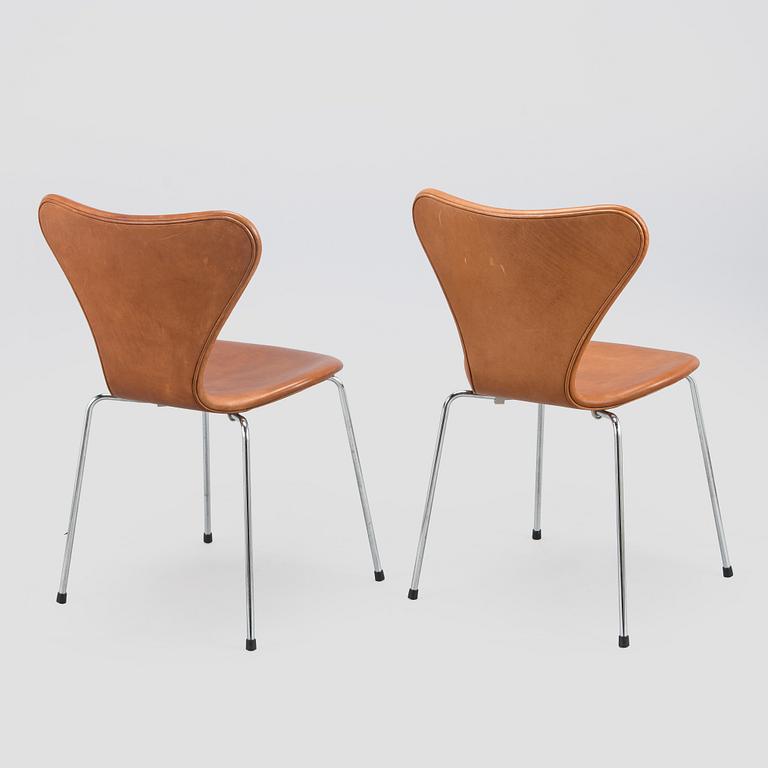 Arne Jacobsen, six "Seven" chairs, Fritz Hansen, Denmark late 20th century.