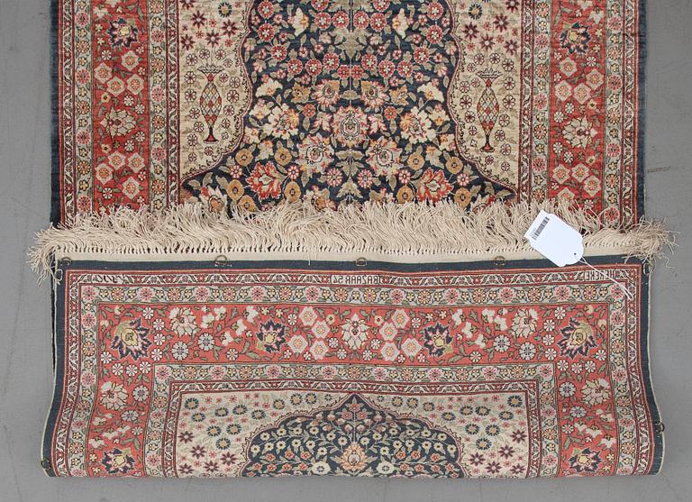 MATTA, Hereke, silke.  Strl. 121 x 79.