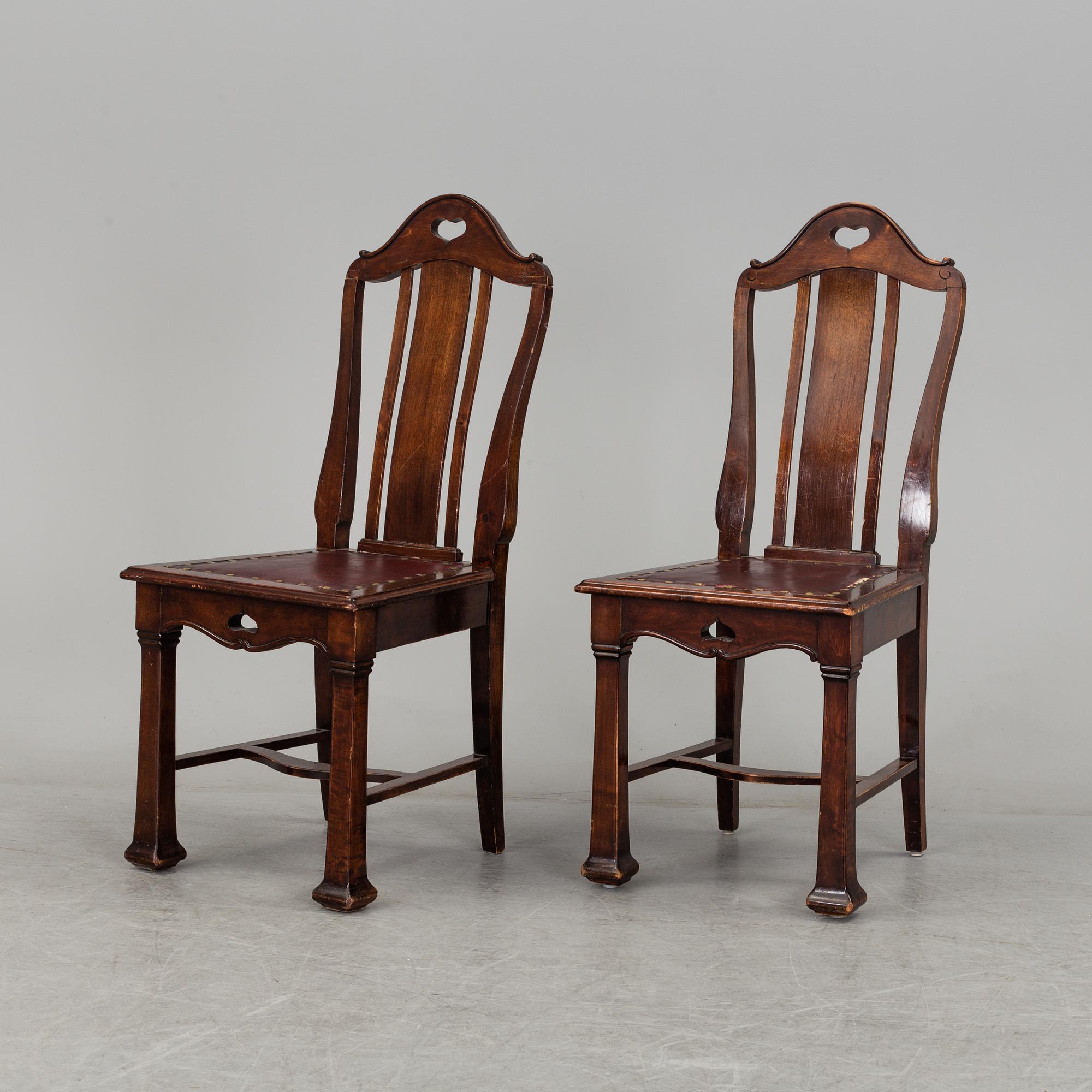 A late 19th century dining table with ten chairs and five extension leaves.