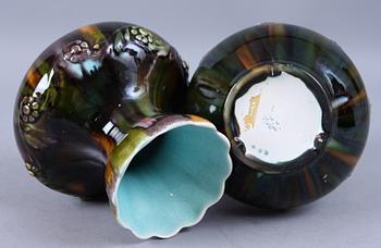 VASER, ett par, samt SKÅLAR, ett par, flintgods, Rörstrand.