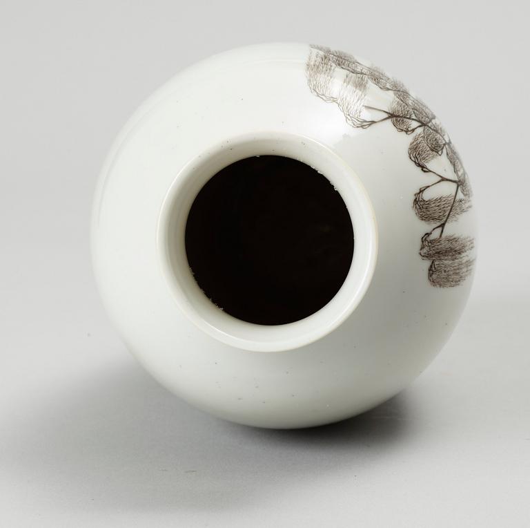 VAS, porslin. Kina. 1900-tal.