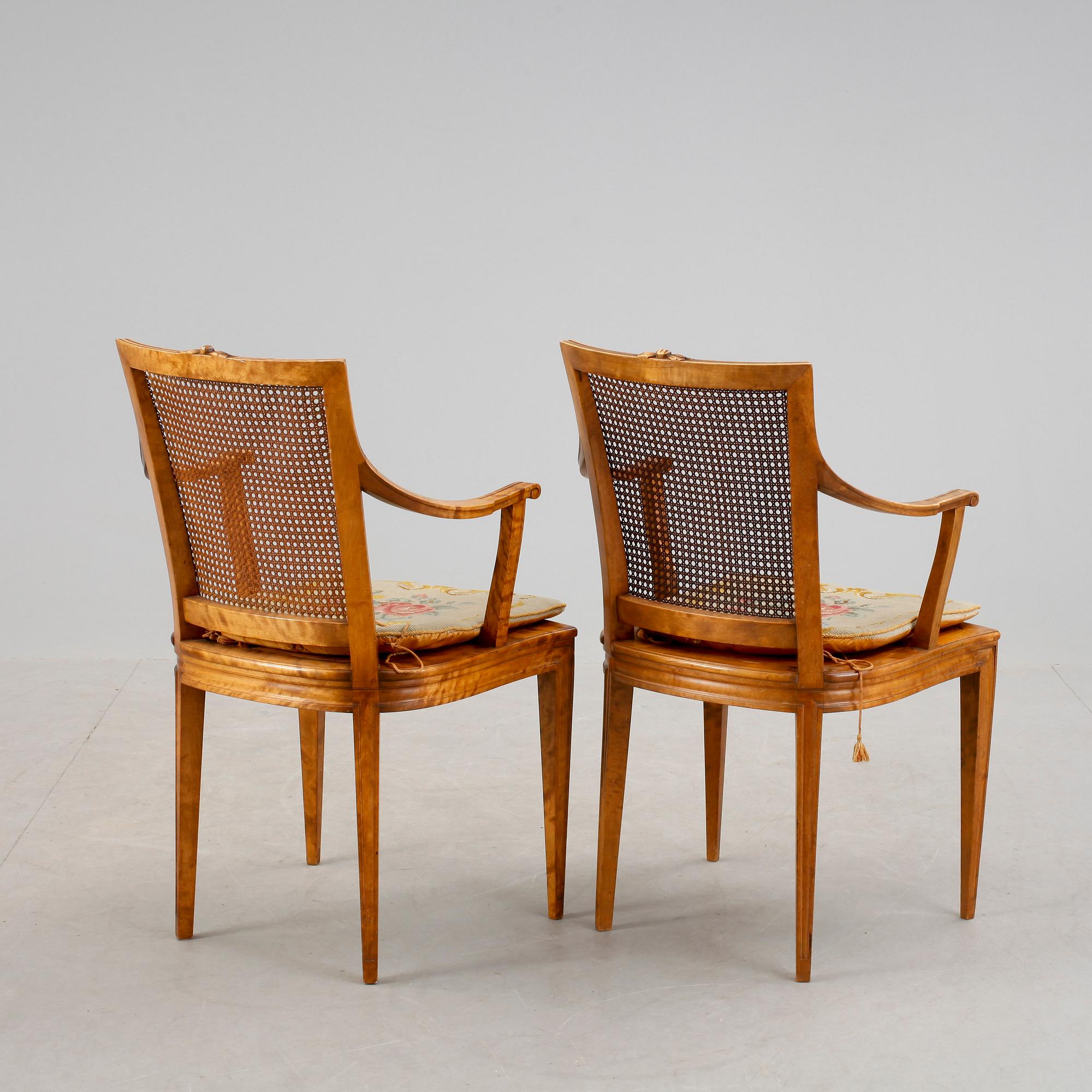 KARMSTOLAR, 2 st, gustaviansk stil, 1930/40-tal.