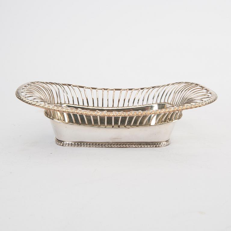 A set of three trays and two bread baskets epns England 20th century.