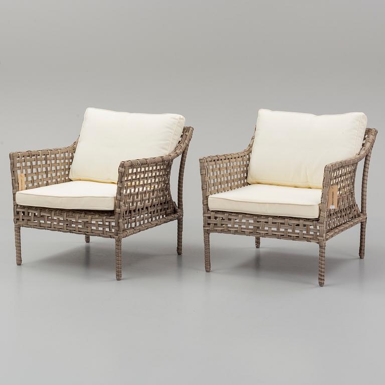 A apir of 'Santa Monica' garde chairs from Artwood.