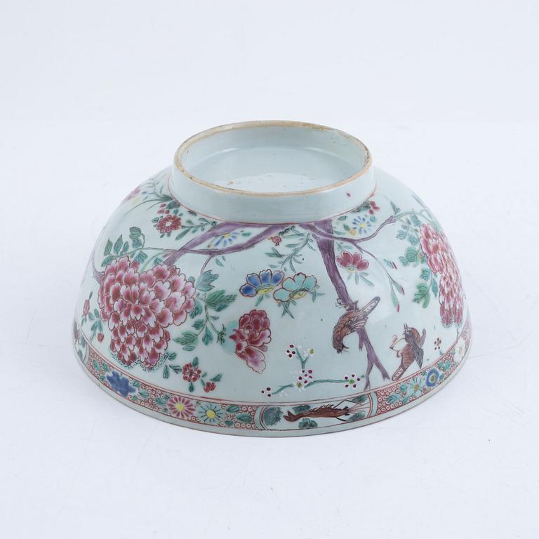 A Famille Rose bowl, export porcelain, China, Qianlong (1736-95).